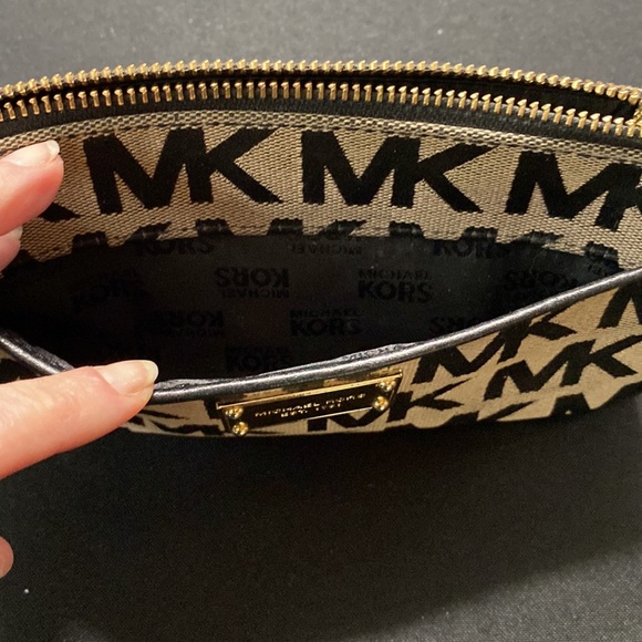Michael Kors Cosmetics Bag - Picture 10 of 10